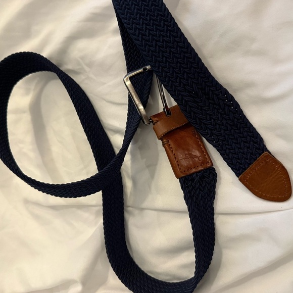 VGUC Tommy Bahama Navy Stretch Webbed Belt
L/XL Sized - Picture 1 of 2